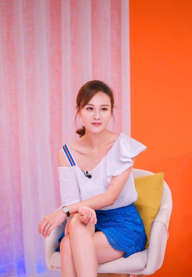 叶一茜仅扎了一款蜈蚣辫,34岁嫩回24岁,网友:凹对造型也很重要_身材