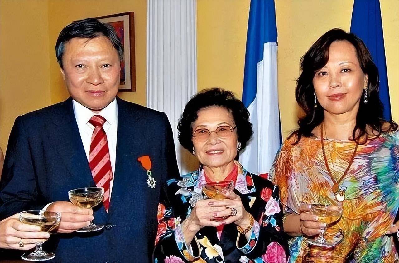 长子曾遭绑架先走一步,留给她数百亿遗产_邝肖卿_郭炳_儿子