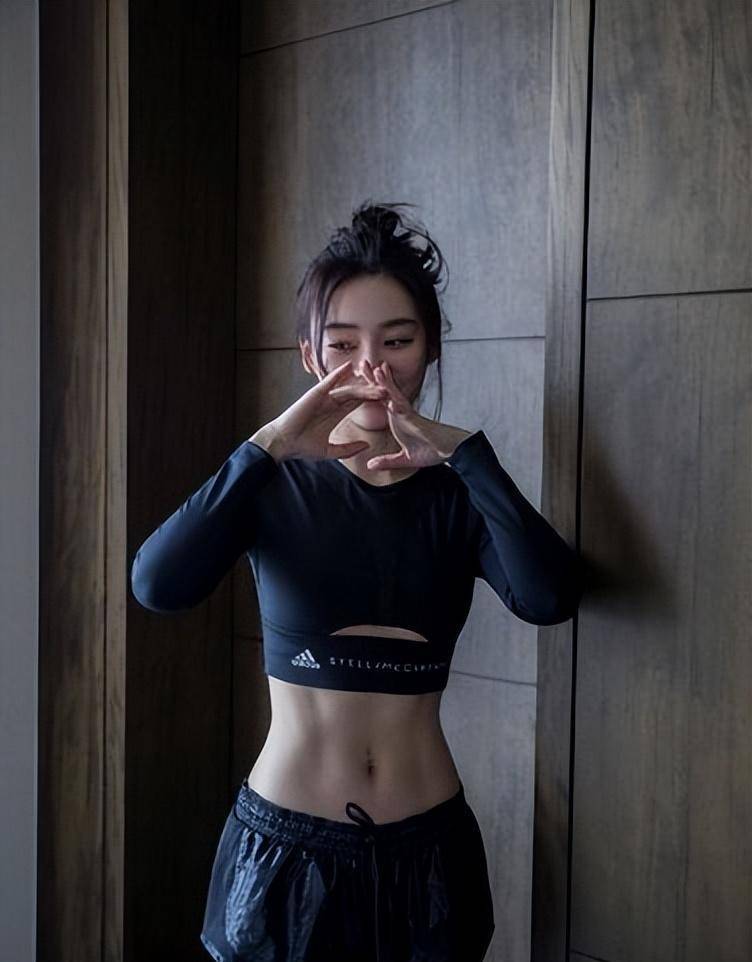 身材差,丑的身材好"这些明星的脸和身材反差太大_何润东_何晟铭_阿娇