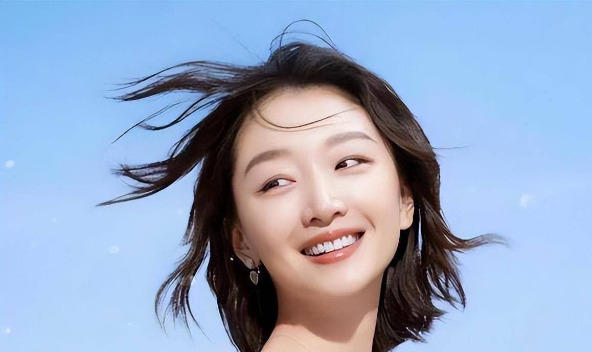 周冬雨金鸡奖照念手稿引争议_葛优_事件_文化