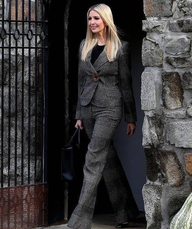 伊万卡又穿包臀裙,这次换件上衣显瘦又提气质,都不像是37岁的人_白色