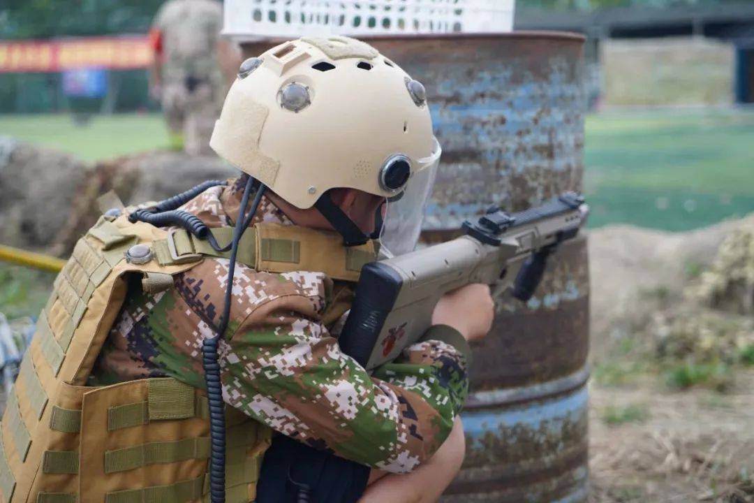 来一场刺激的真人"枪战"与"战友"共同对敌,赢得最终胜利作为一名"小