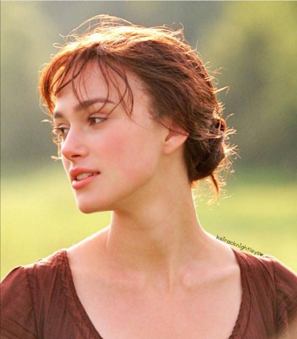 凯拉最著名的作品之一是电影《傲慢与偏见》.