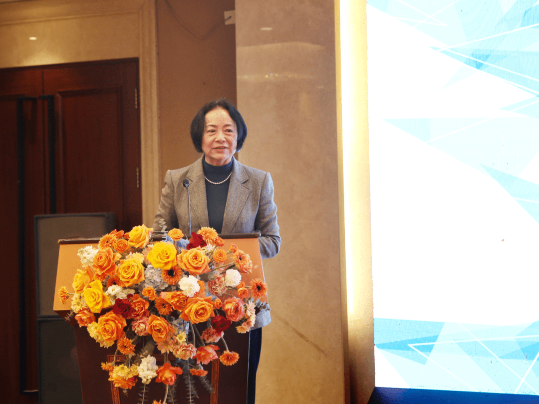 新加坡辅仁国际学校校长李威作了《教育最能温暖人心》主旨演讲.