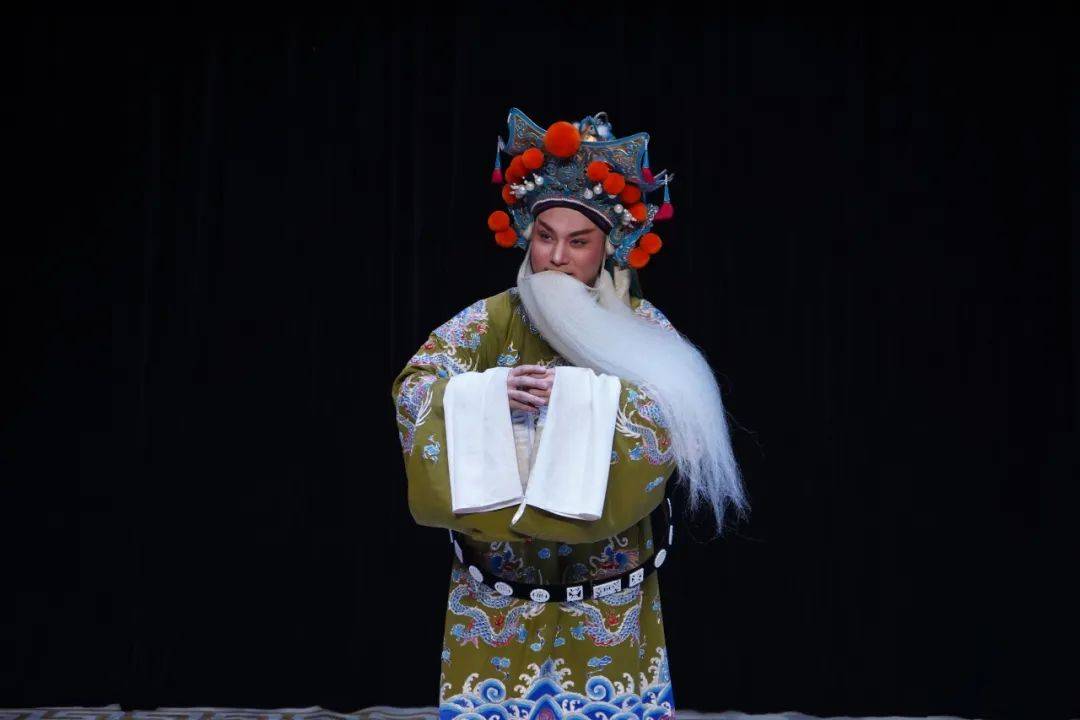 李小飞,主工老生,须生,北路梆子著名表演艺术家李万林入室弟子,山西省