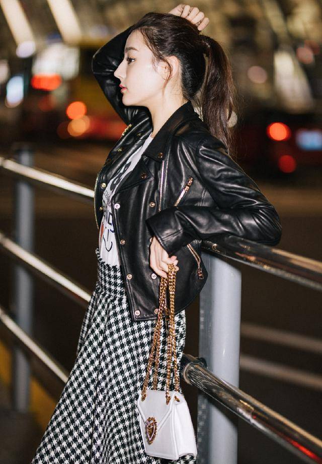 看迪丽热巴的穿衣风格!