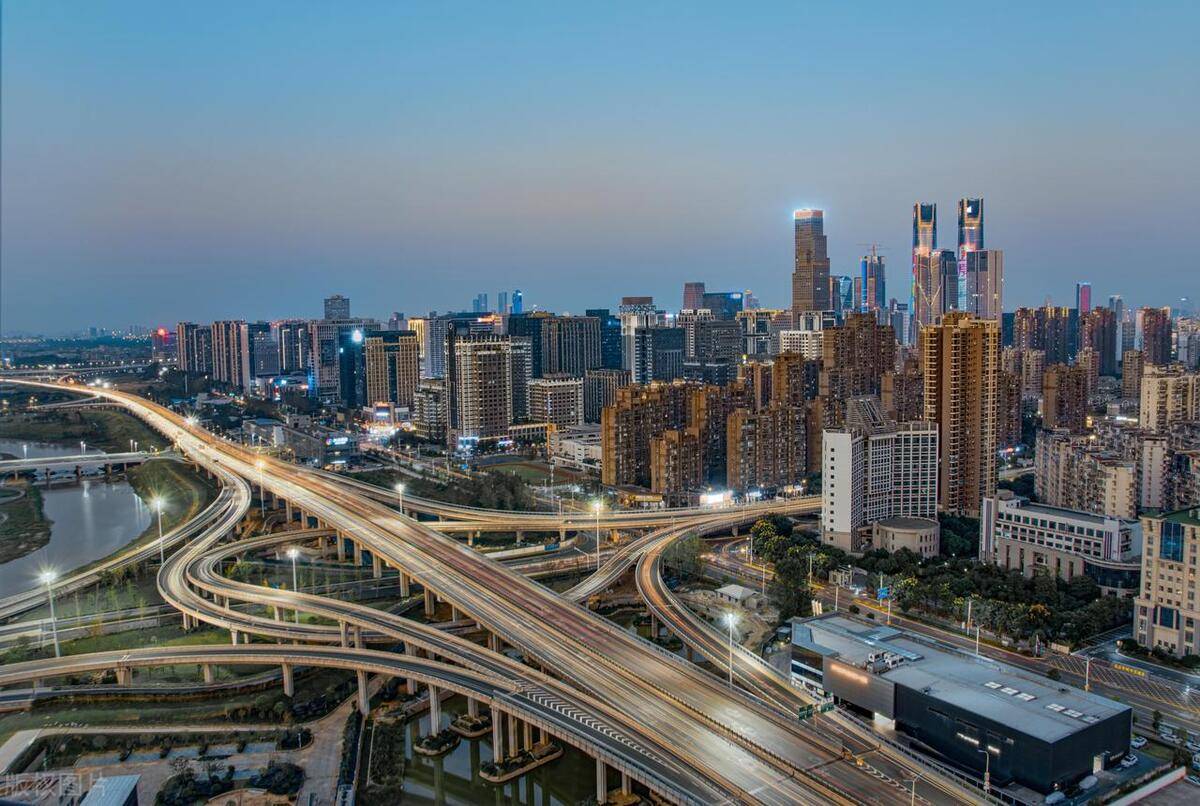 南昌洪腾高架5层立交初现 主线贯通_昌东_大道_东立交