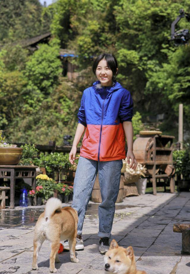 大家都觉得她年年龄那么小,就有这么高的衣品真是太难得了,并且张子枫