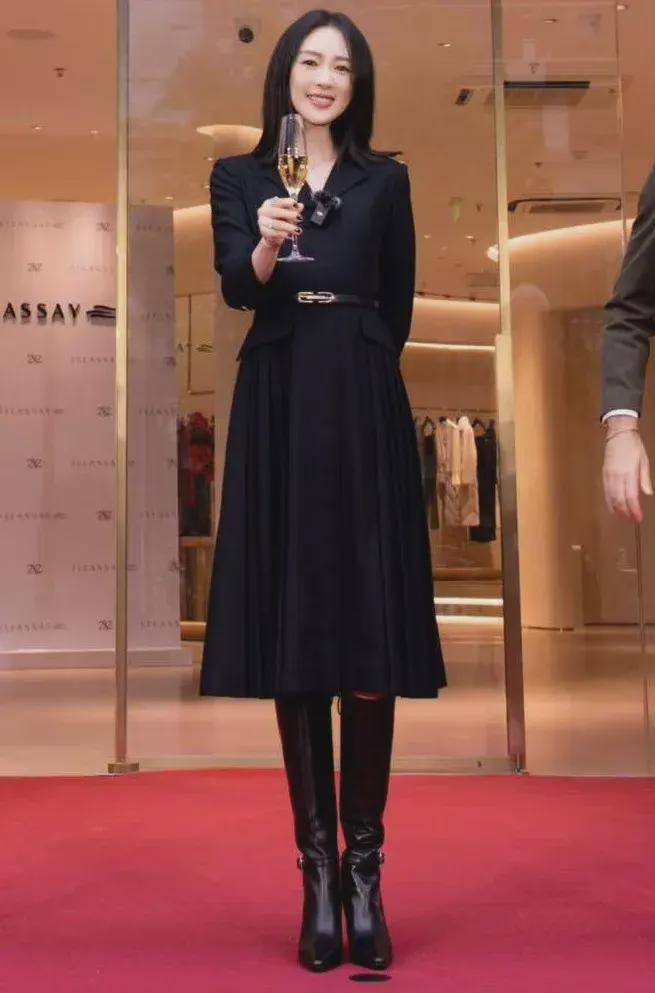 气质_靴子_显得