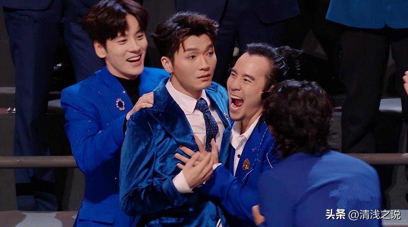 披哥3:马晓龙得知自己拿下最后一个成团名额,表情跟杨长青同款_王耀庆