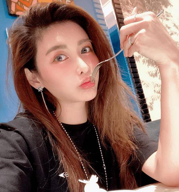 时候,本次活动的女配蝴蝶姐姐和简恺乐却还沉浸在"小三事件"的余波中