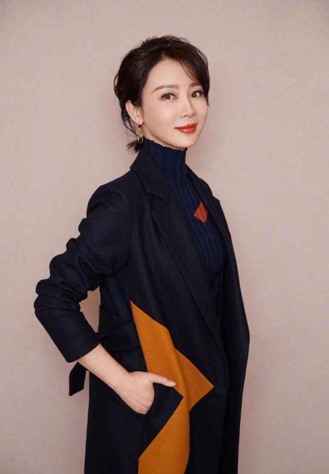 发型,让你变得更加的清爽,干净利落,减龄又时髦,如果你说陈数现在才有