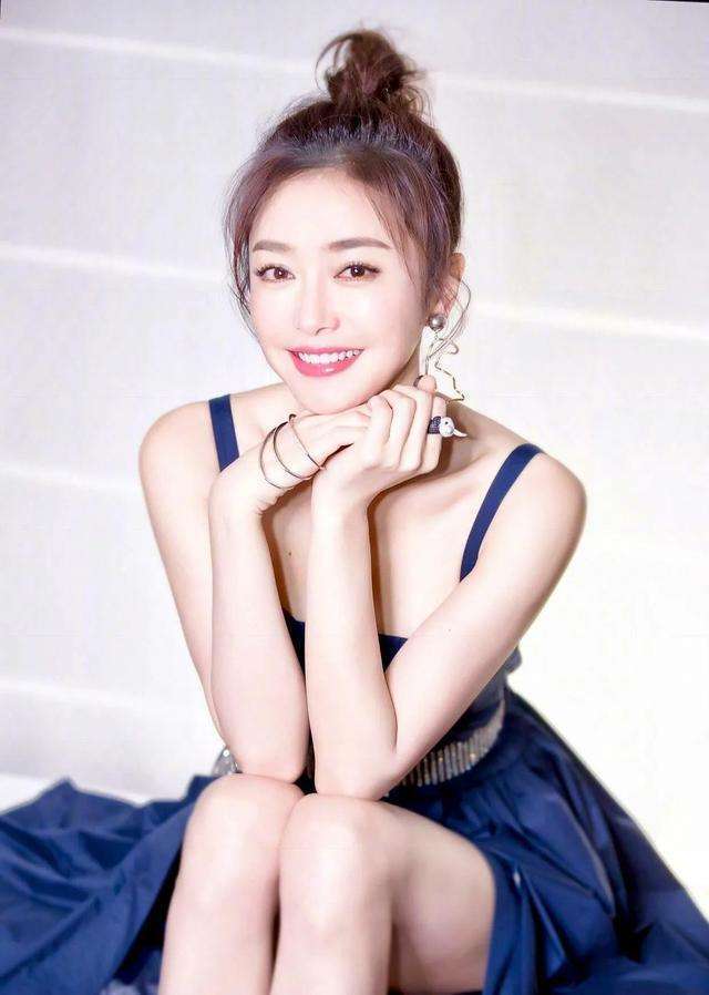 四十岁秦岚独享万千宠爱,有钱有颜只恋爱不结婚,千万豪宅住到嗨_生活