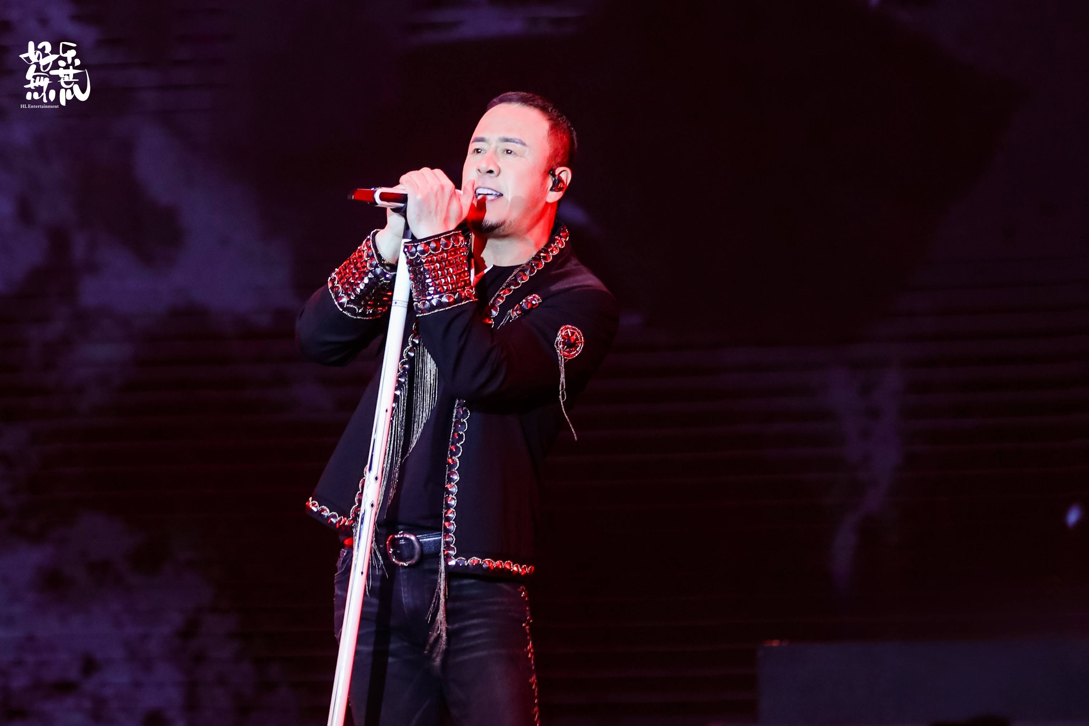 2023微博竞燃之夜落幕 杨坤演唱《生命像块石头》燃爆现场