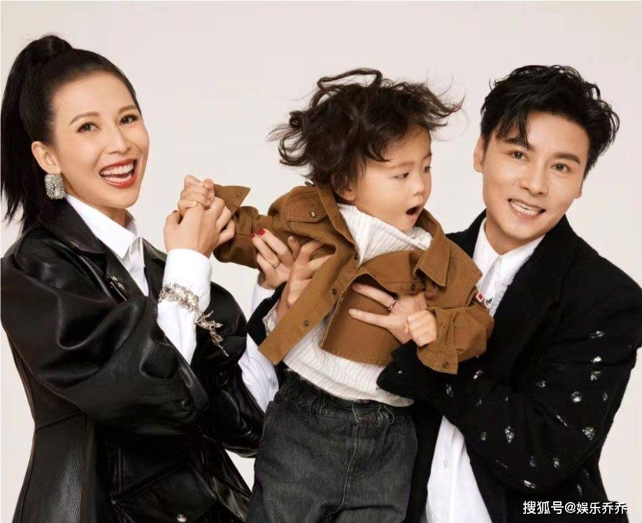 蔡少芬晒照为儿子小鱼蛋庆生,一家三口幸福温馨_照片_张晋_生日