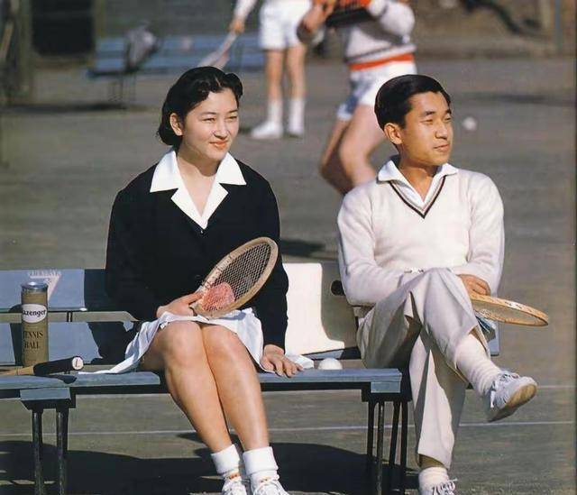 拒绝参拜靖国神社的明仁天皇为何成为200年来首位生前退位的天皇?