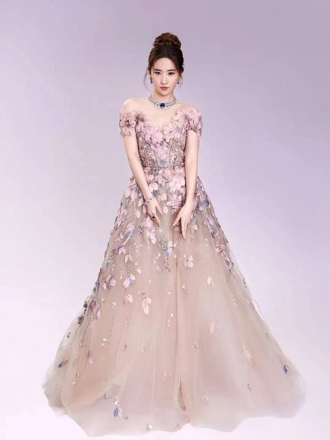 穿高定意气风发走红毯,珠圆玉润好贵气_造型_礼服_保持身材