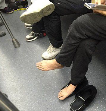 搞笑图片幽默段子笑话:报告老师,在教室里发现两只小怪兽_王总_朱贝贝