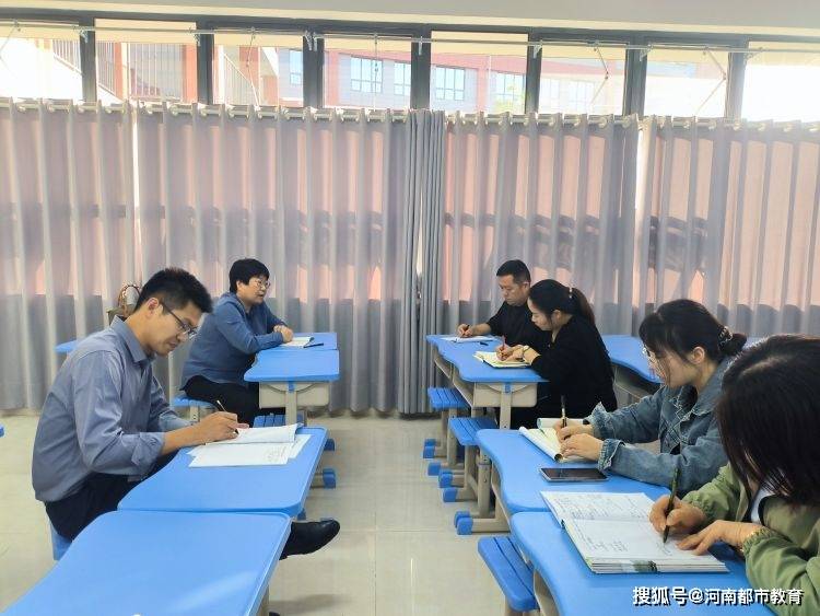 立足校本教研,赋能教师成长——郑州四中华侨城校区文理科教研活动