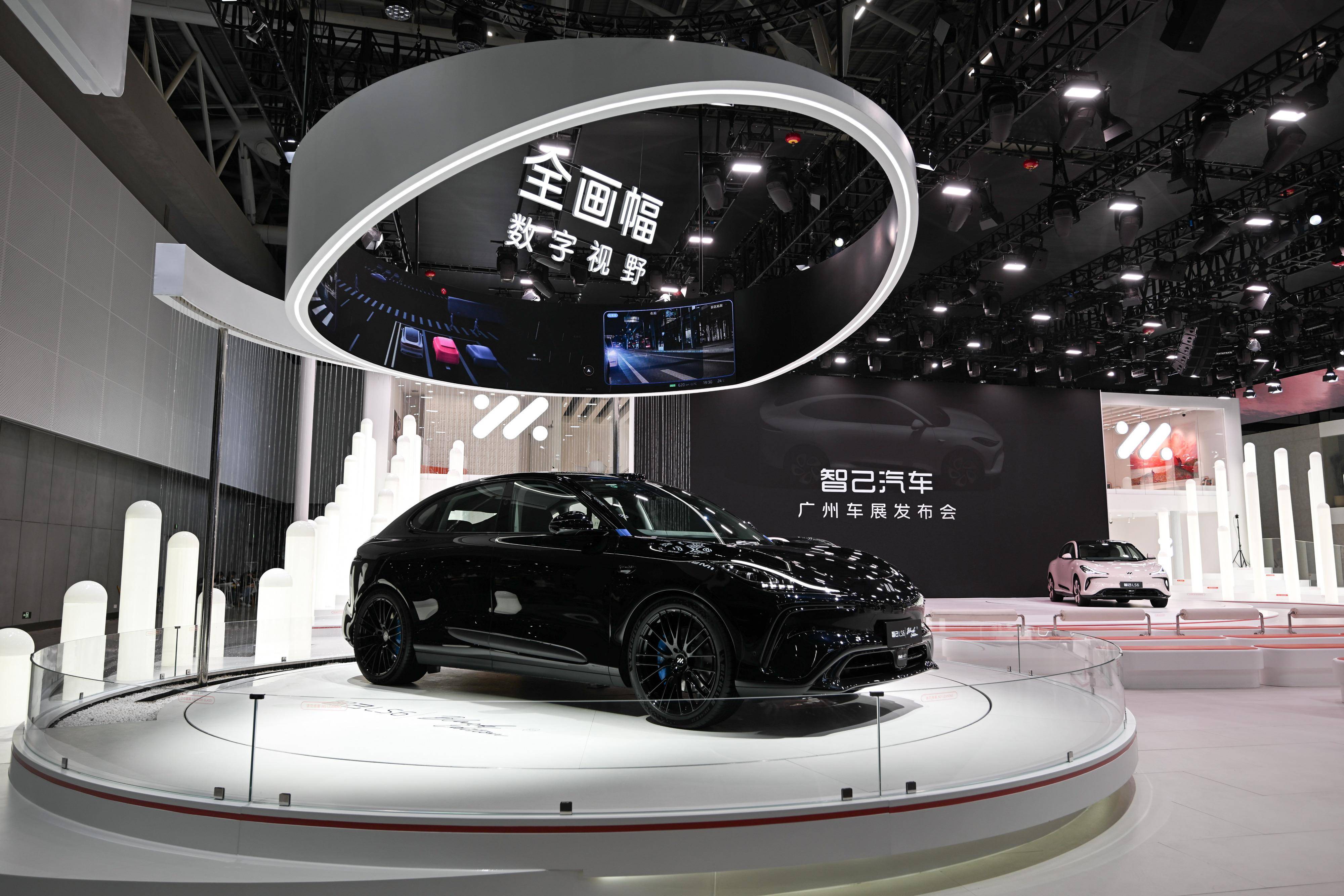 金晨亲手交付"超级爆品",广州车展百人喜提智己ls6_搜狐汽车_搜狐网