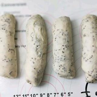 原创
            奇亚籽酸奶土司(300克萌版)