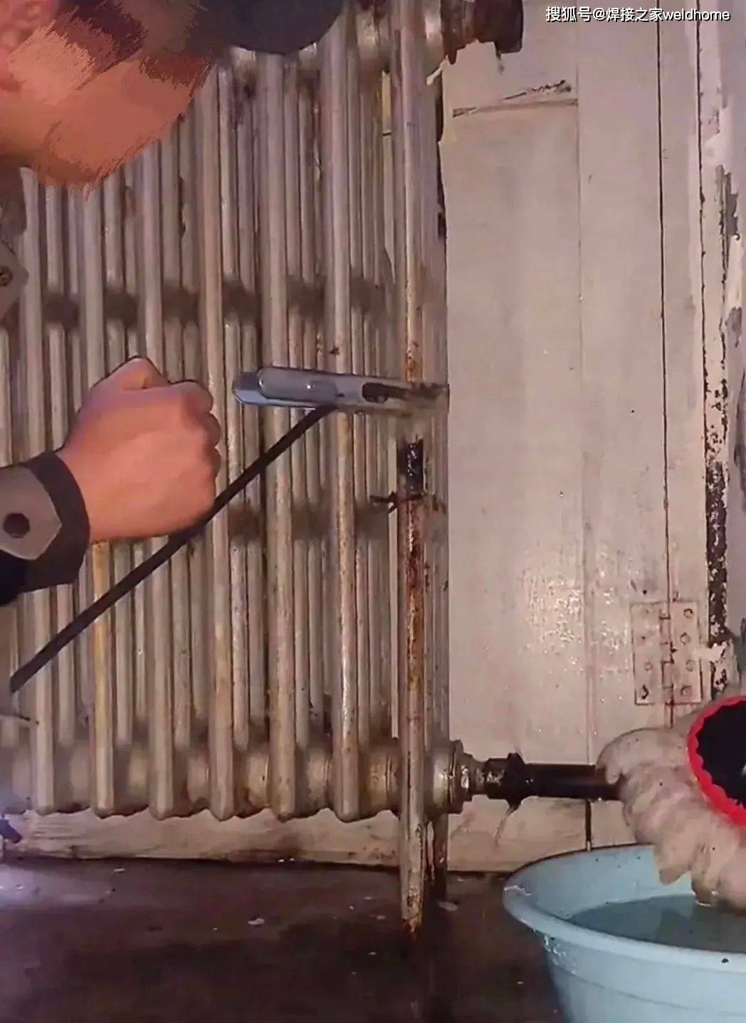 铸铁暖气片冻裂了,生铁不好焊,是不是得用特殊铸铁焊条?