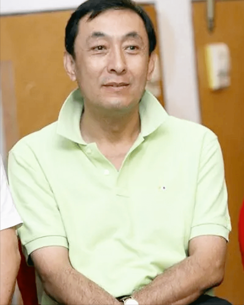 这个相亲对象就是李萍后来的丈夫张谦,也是一名演员,后来去经商了.