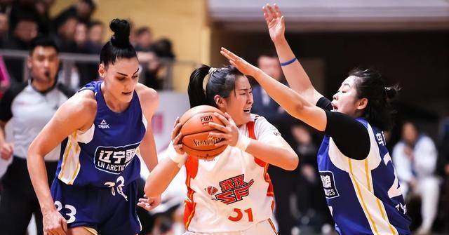 然而在客场对战武汉女篮的比赛中,辽宁队状态不佳.