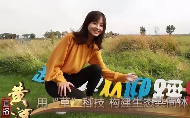 穿西装干练又飒气,笑容美过章泽天_气质_网友_白色