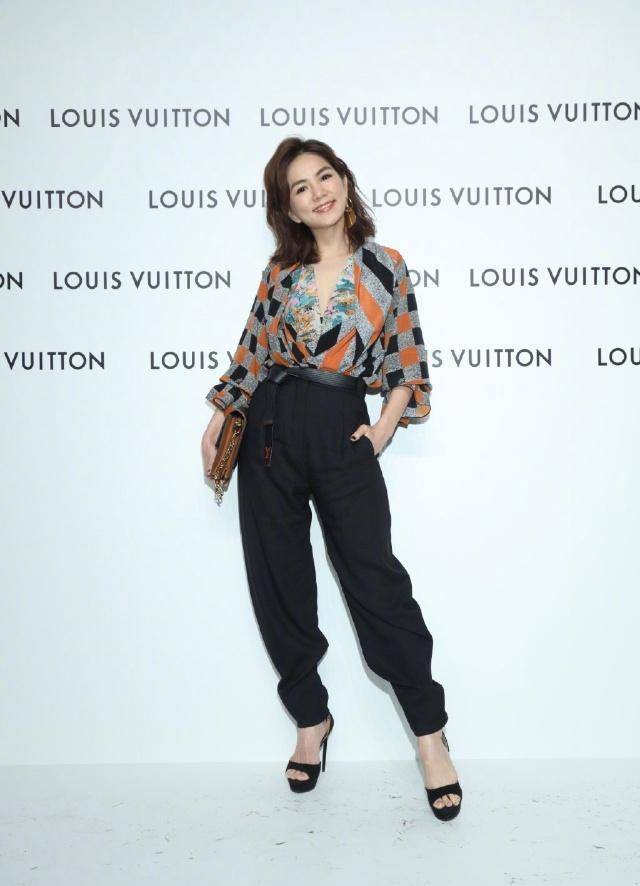 37岁ella换发型美太多,一款波波头造型颜值气质开挂,被惊艳到了_显得