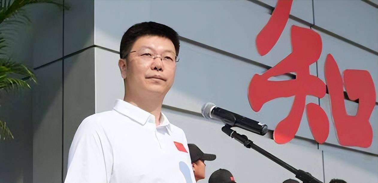 西南交大迎来"新校长",今年48岁,曾在北交大任职,履历很精彩_闫学东