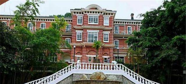 李嘉诚原配58岁猝然离世,为悼念打造庄月明楼,为镇妻也为留恋?