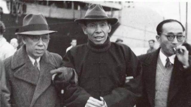 "上海老大"杜月笙,去世后墓地残破不堪,一位老人默默