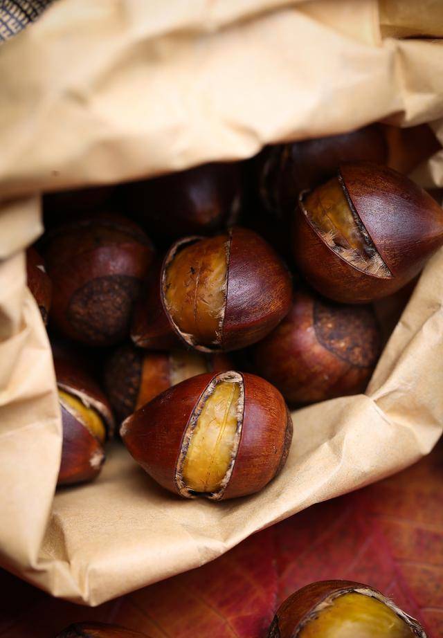 在本文中,我们将介绍几种最好的方法来去除板栗的皮,让您能够轻松享受