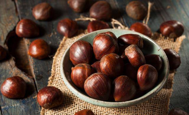 在本文中,我们将介绍几种最好的方法来去除板栗的皮,让您能够轻松享受