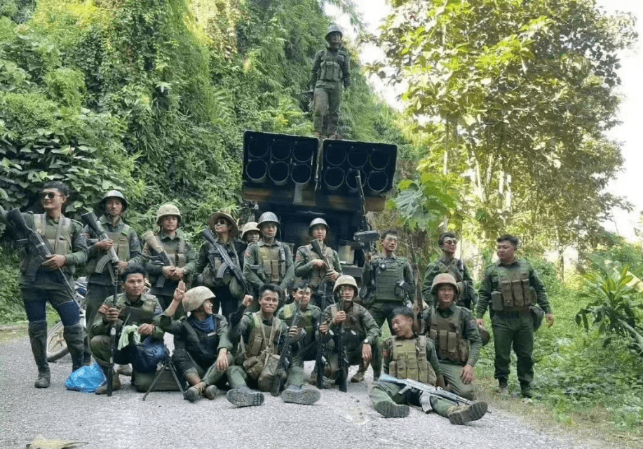 在過去,果敢同盟軍裝備簡陋,很多時候只能依靠野戰求生.