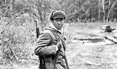 神枪手只用四百余发子弹就干掉211名敌人,老军长却说:还差三个_张桃芳