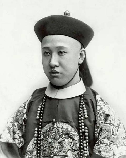 末代摄政王载沣:29岁退休将文物捐给北京大学,68岁因糖尿病去世_皇帝