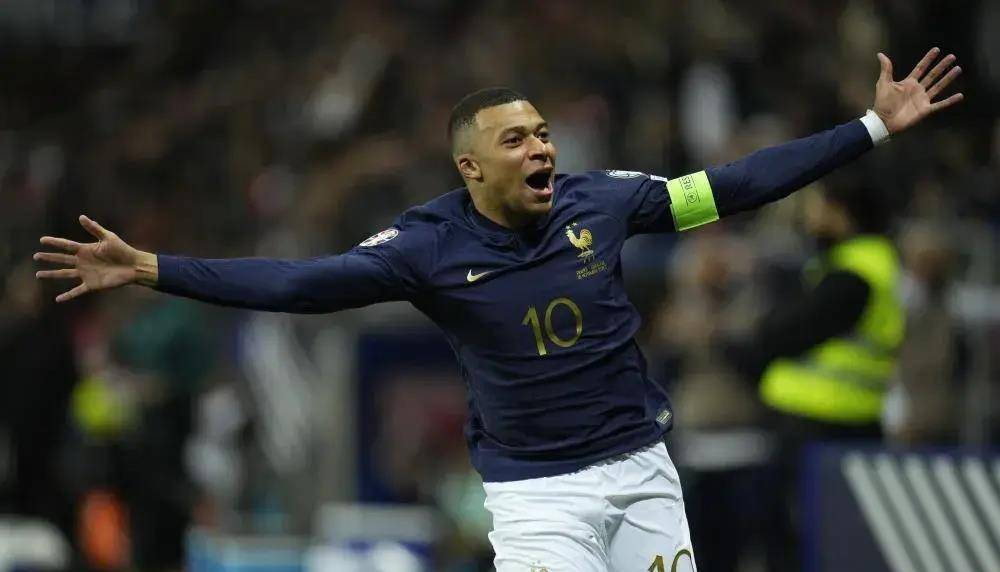 欧洲杯:14-0!姆巴佩完成帽子戏法,吉鲁梅开二度_法国队_比赛_进球