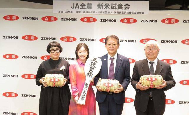 中日俩退役大师姐今日的幸福生活:丁宁当老师,石川佳纯试吃新米_烧烤