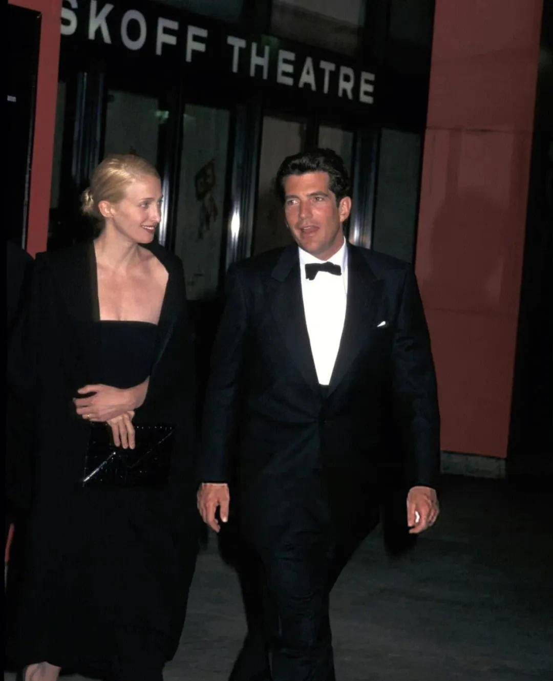 过去这么多年,还是小肯尼迪夫妇的穿搭最耐看_卡罗琳·贝_婚纱_年代