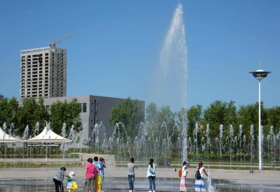 1978年,经国务院批准,在六盘山学院的基础上组建固原师范学院.