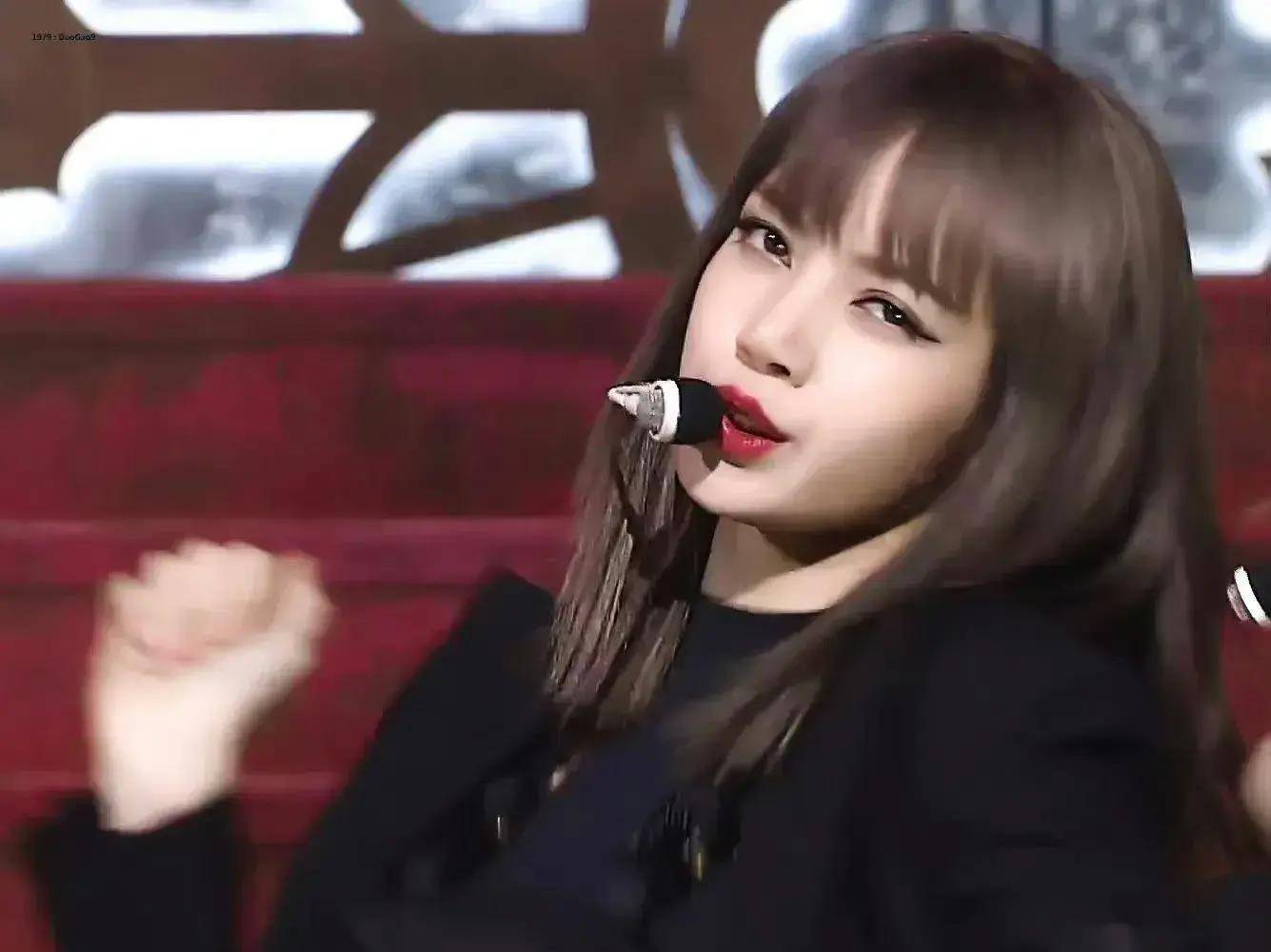 apec最后一天,韩国第一夫人带朴彩英出席,她赢过了走捷径的lisa_欧美