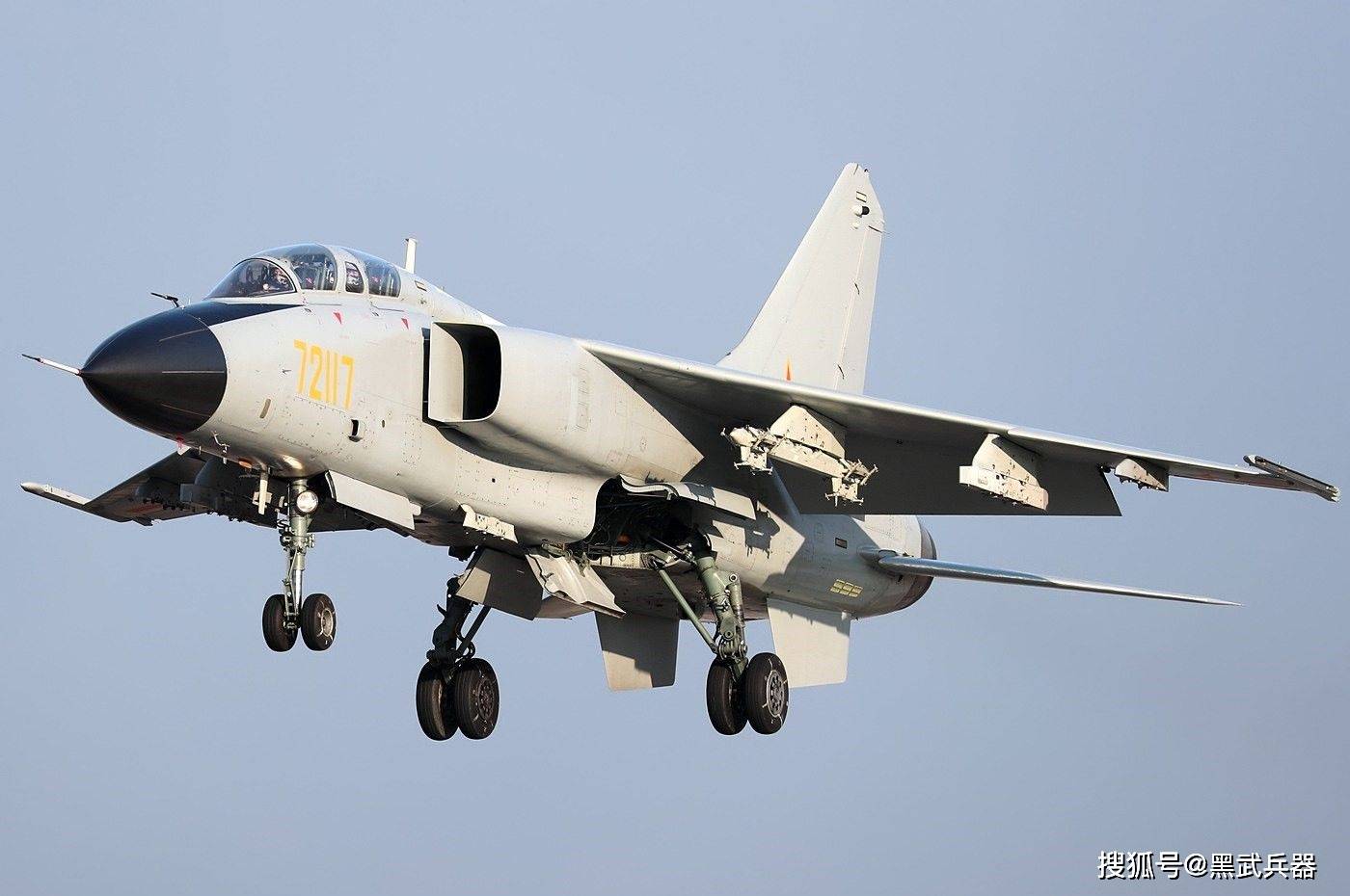 歼轰7是一款双引擎轻型战斗轰炸机_型号_发动机_飞机