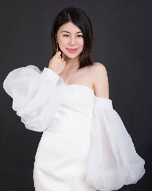 主持人刘颖婷:女强人形象的背后,是一种母爱和丈夫的支持!