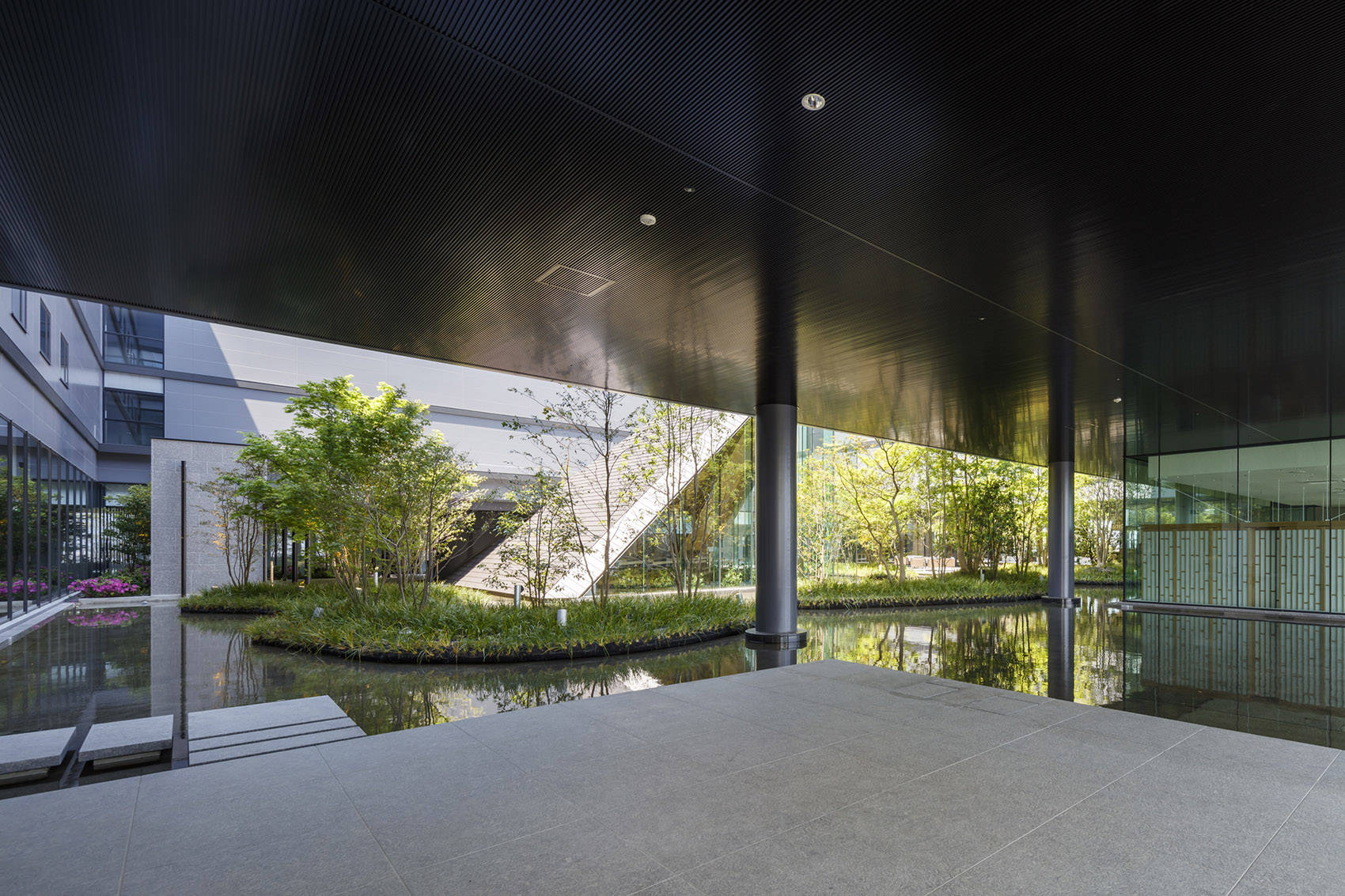 水景▼总平面图和流线分析▼一层平面图▼九层平面图▼剖面图文章来源