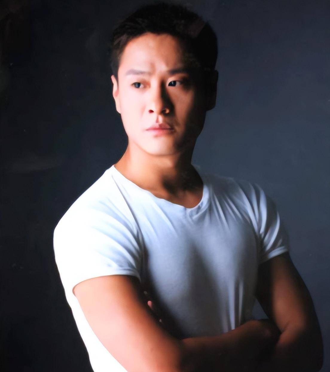 连奕铭_歌剧_动作