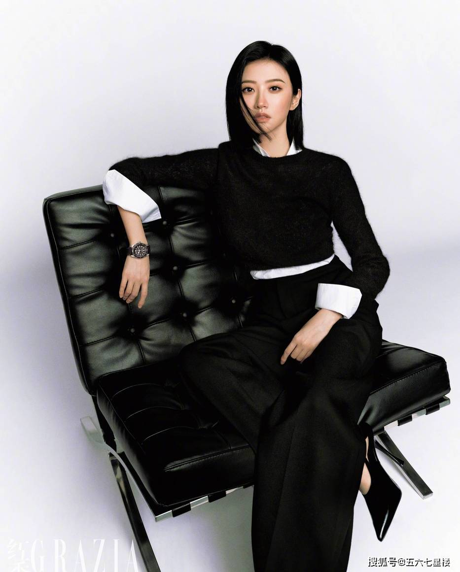 景甜全黑造型气场全开 眼神凌厉_气质_套装_显得