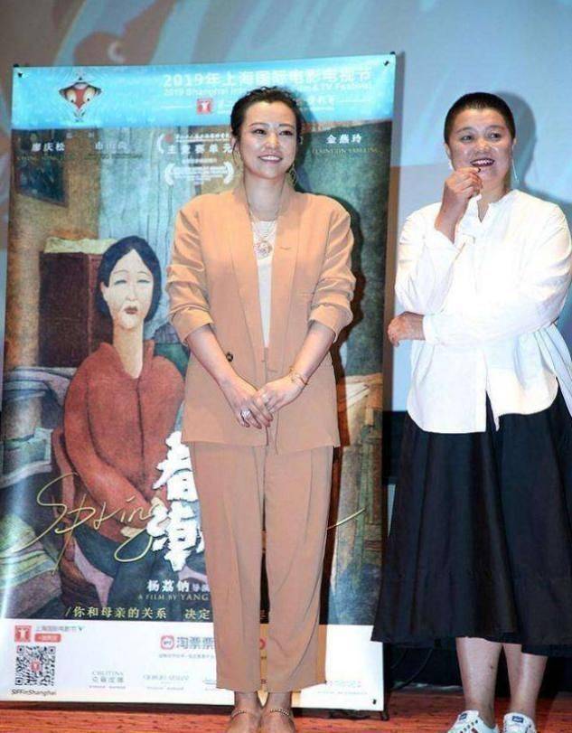 郝蕾胖身材上阵演戏,肚子赘肉叠了几层,毫不掩饰瑕疵这才真实!