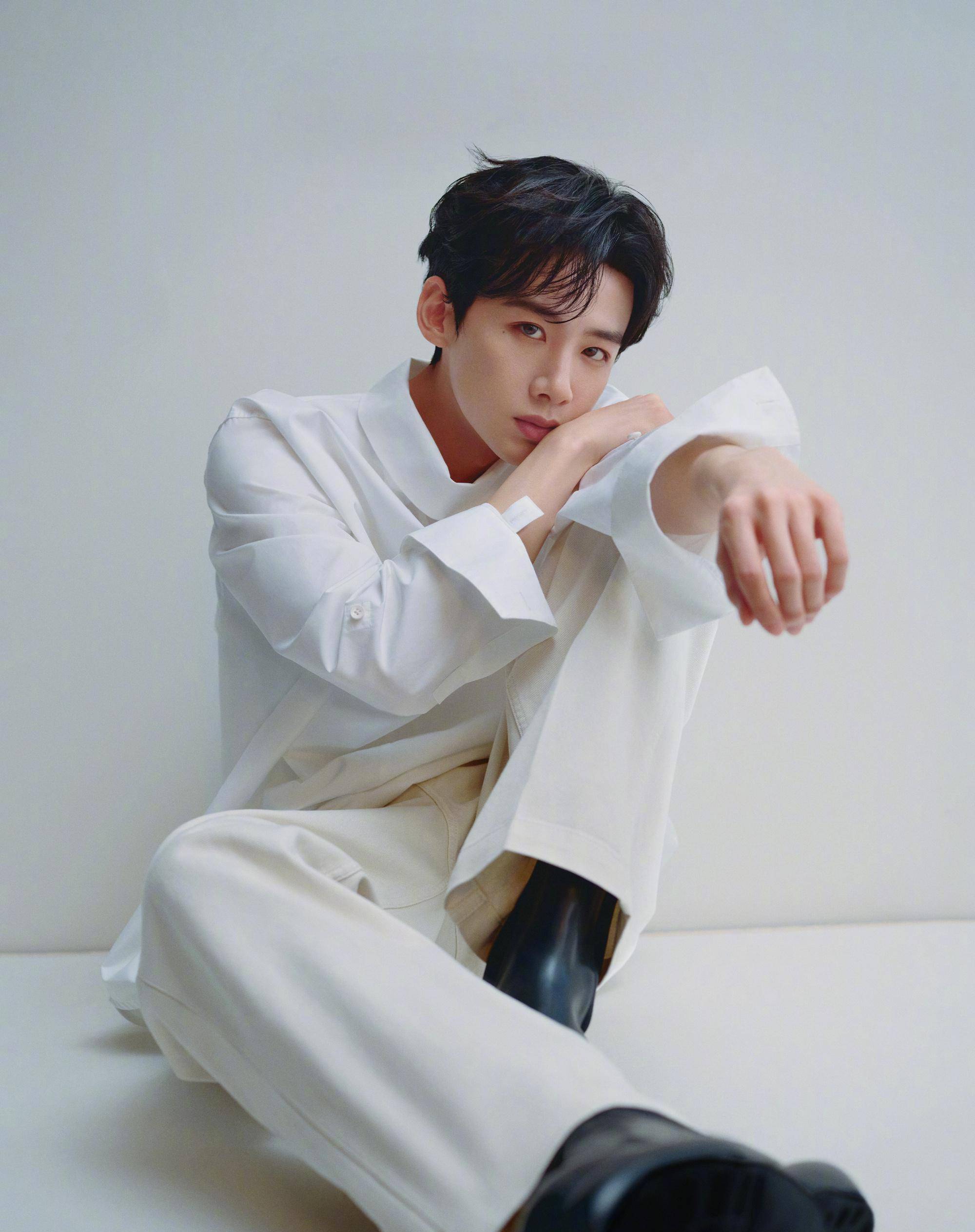 工作室紧急辟谣,白敬亭在宁波监狱拍戏,居然被传成被抓进去了_娱乐